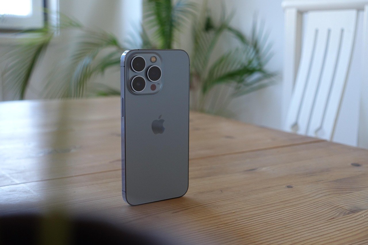 4 Cara Mengisi Daya iPhone Lebih Cepat dan Efisien